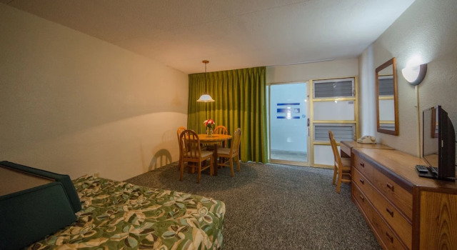 Люкс Attache Motel