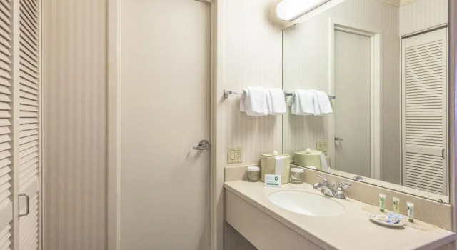 Двухместный номер Standard University Place Hotel and Conference Center