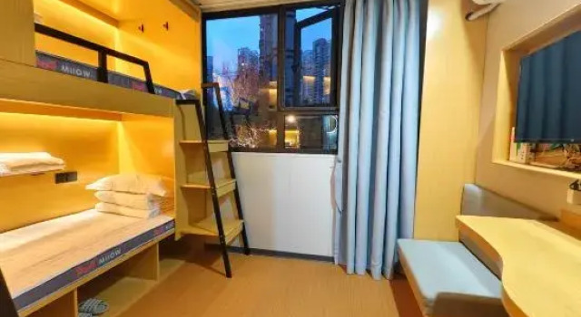 Кровать в общем номере Youth Hostel (Shanghai Global Harbor)