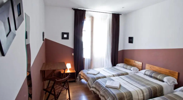 Четырёхместный номер Hostal La Casa de La Plaza
