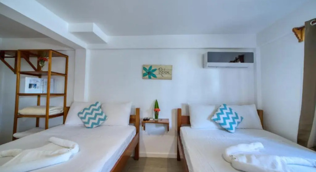 One World Rentals, Reservar Hotel Placencia Village Placencia