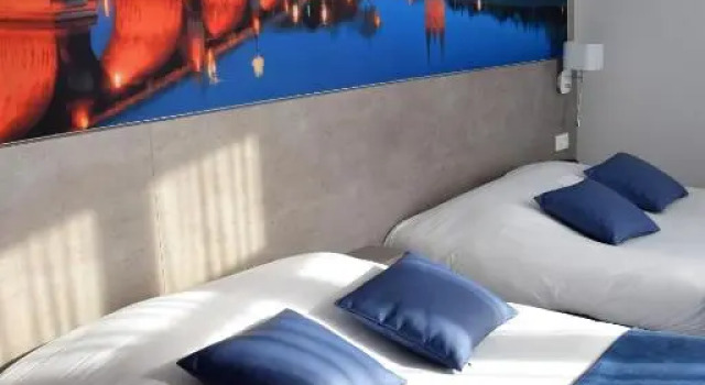 Номер Comfort Hôtel Suzane