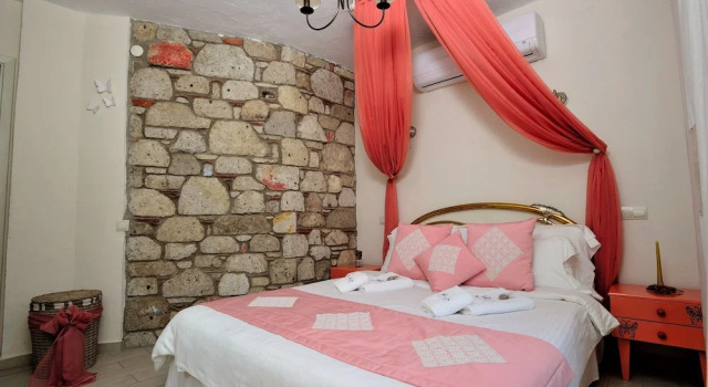 Двухместный номер Standard с балконом и с видом на горы Alaçatı Sultan Konak Butik Otel ℳℛ Luxury Concept