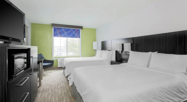 Четырёхместный люкс Holiday Inn Express Lancaster by IHG