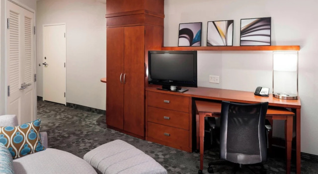 Люкс c 1 комнатой Courtyard by Marriott Franklin Cool Springs