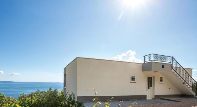 Nice Home in Makarska With Wifi and 3 Bedrooms