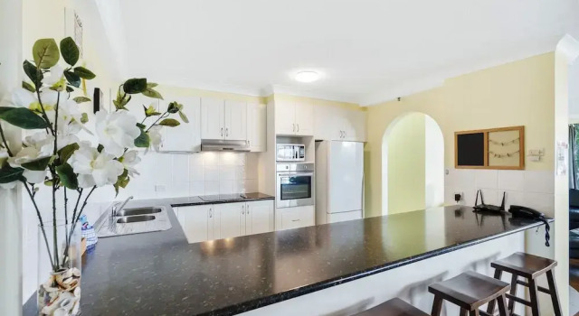 Номер Standard с 2 комнатами с балконом Aegean Apartments Surfers Paradise