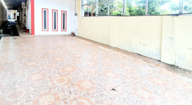 RedDoorz at Victoria Hotel Near Stasiun Blitar