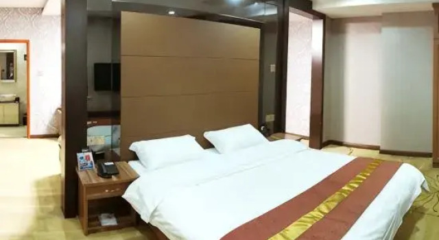 Люкс Business Holiday Inn Longhai Tower Zhonglou