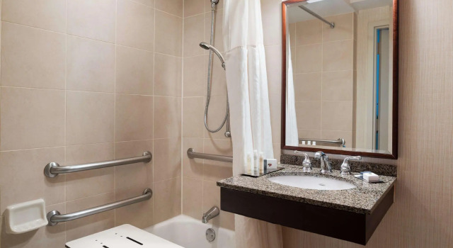 Двухместный номер Standard DoubleTree by Hilton Hotel & Executive Meeting Center Somerset