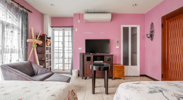 Номер Classic White Cotton Candy Homestay