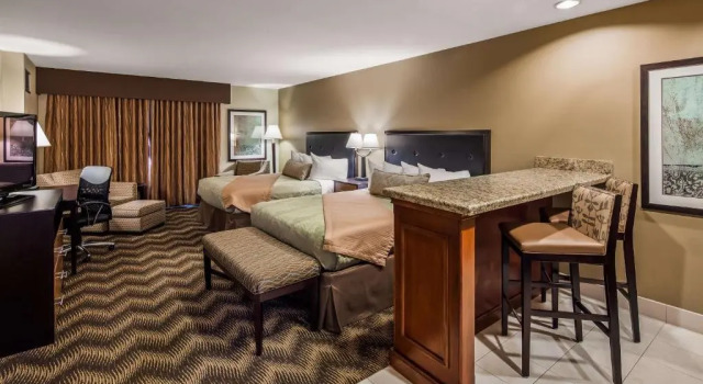 Четырёхместный номер Deluxe Best Western Plus Gold Country Inn