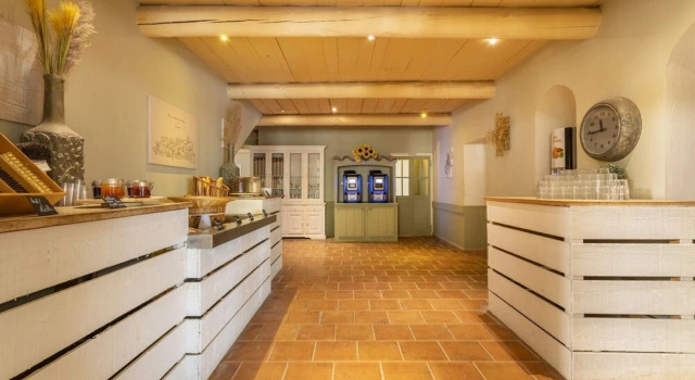 Holiday Stay With Sleeping Alcove