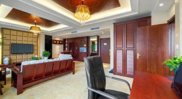 Люкс Executive Harmonious Dunpu Hotel