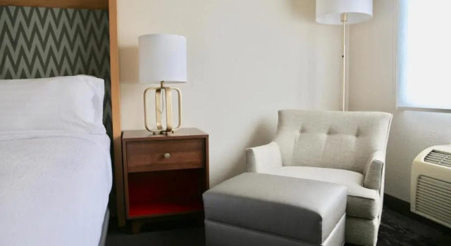 Четырёхместный номер Standard Holiday Inn Salem by IHG