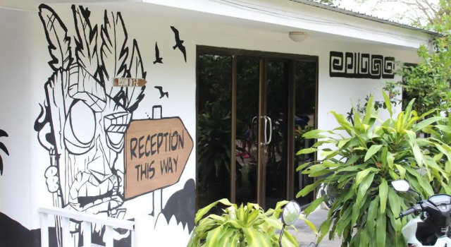 Кровать в общем номере Tiki Beach Koh Phangan Beach Restaurant Bar and Coworking