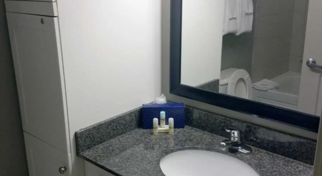 Апартаменты Luxurious Ocean Front 4th Floor Suite with Jet Tub