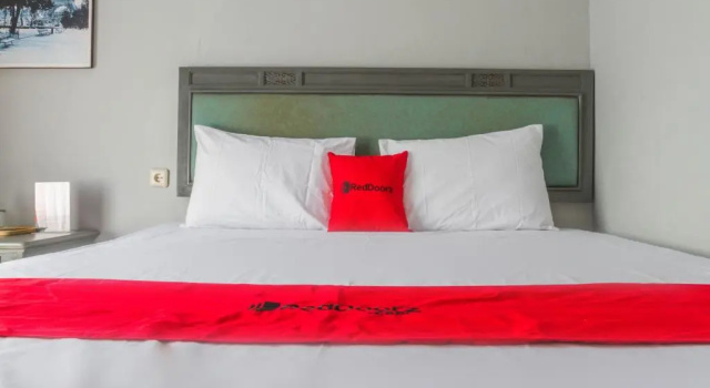 Standard Doppel Zimmer RedDoorz Plus @ Otista Garut