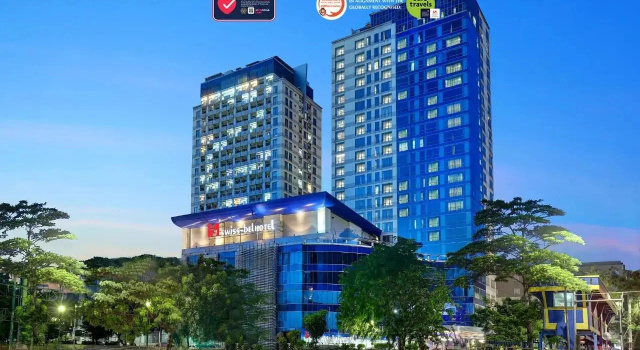 Полулюкс с видом на бассейн Swiss-Belhotel Mangga Besar