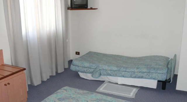 Трёхместный номер Standard Confidence Hotel Europa