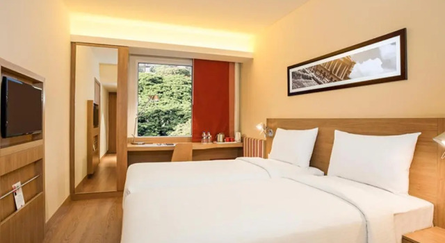Кровать в общем номере ibis Hyderabad Hitec City - An Accor Brand