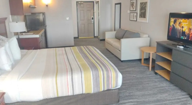 Двухместный люкс Country Inn & Suites by Radisson, Harrisburg - Hershey West, PA