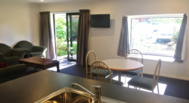 Woodlands Motels and Apartments
