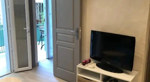 Vieil Antibes, Ravissant 2p Avec Petite Terrasse, Забронировать Апартаменты/квартира Апартаменты Антиб, рядом с Antibes Archaeology Museum, Апартаменты/квартира