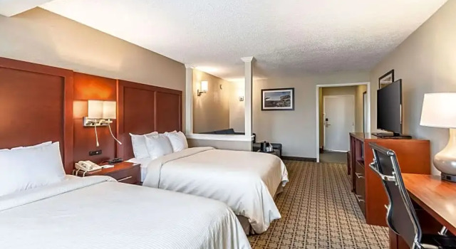Четырёхместный люкс Clarion Inn Harpers Ferry-Charles Town