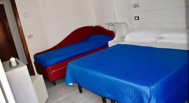 Четырёхместный номер Superior с балконом Hotel Perla Verde