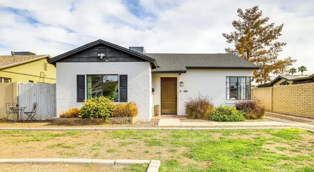 Коттедж 1 Mi to Grand Ave: Modern Home w/ Spacious Yard!