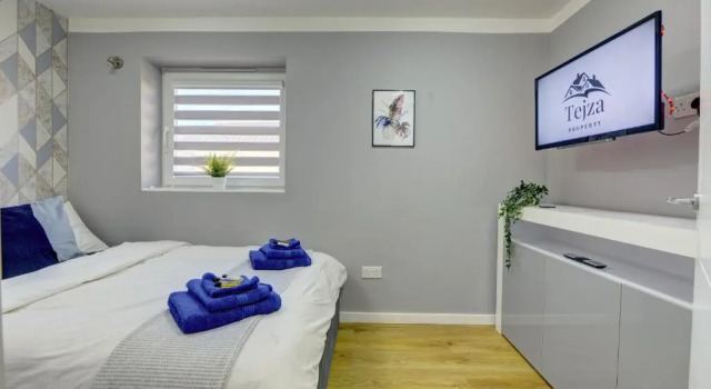 Modern 2BR House & Private Parking & Kid-friendly, Забронировать Отель Отели Уорикшир с парковкой, Парковка