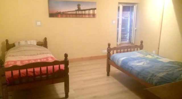 House With 2 Bedrooms in Bousson le Haut, With Furnished Terrace and Wifi, Rezerwuj Hotel Hotele w Morvan z parkingiem, Parking