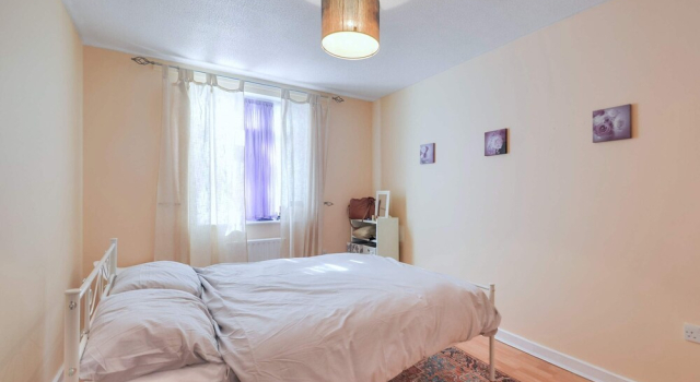 Spacious Flat With Free Parking Near Heathrow Airport