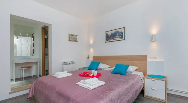 Апартаменты с балконом Apartment Adrian