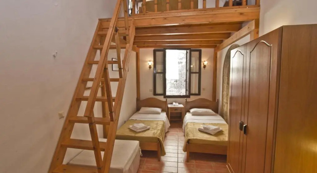 Семейный номер Standard Дуплекс с балконом Camelot Traditional & Classic Hotel