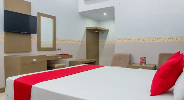 Standard chambre RedDoorz near Goa Panggung
