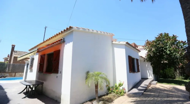 Villa Tranquila Para 11 Personas en Cambrils, Забронировать Вилла Отели El Baix Camp с бассейном, Бассейн