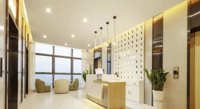 QianYue Hotel, Забронировать Отель Учжоу Гуанси