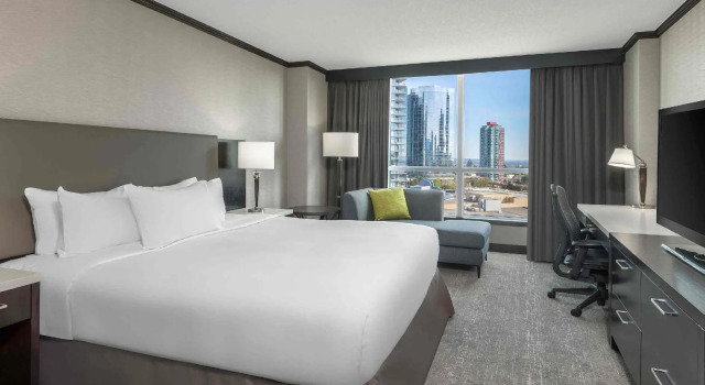 Двухместный номер Deluxe Hilton Vancouver Metrotown