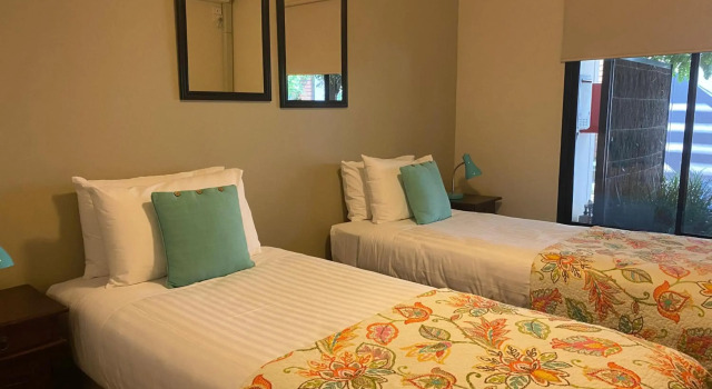 Adelphi Apartments 3 or 3A - Downstairs 2 Bedroom or Upstairs King Studio with Balcony, Reserva ahora Apartamento Echuca Victoria, cerca de Echuca Back Nine Golf Course