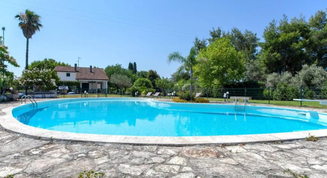 Вилла Villa con grande piscina privata e 5 camere m550