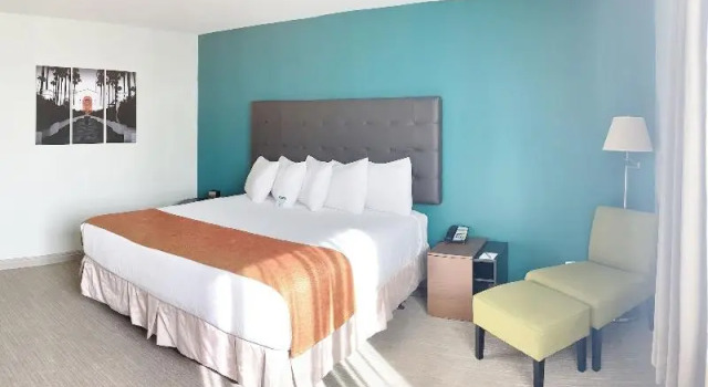 Двухместный номер Standard с балконом Redac Gateway Hotel Torrance