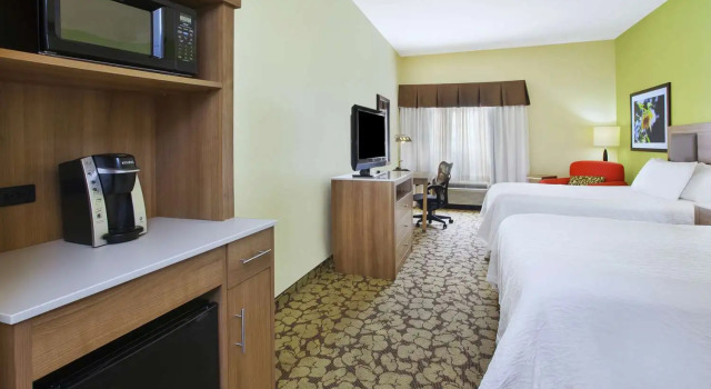 Четырёхместный номер Standard Hilton Garden Inn Wichita