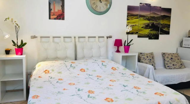 La Dolce Vita studio with free private parking, Забронировать Отель Сиена Siena Area