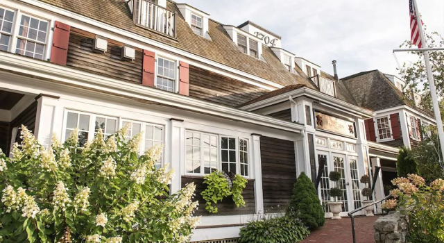 The Red Lion Inn Resort 1704, Забронировать Курортный отель Отели Кохассет с бассейном, Бассейн
