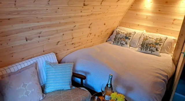 Beautiful and Cosy Garden Pod Saintives, Забронировать Отель Отели Англии 3 звезды, 3*