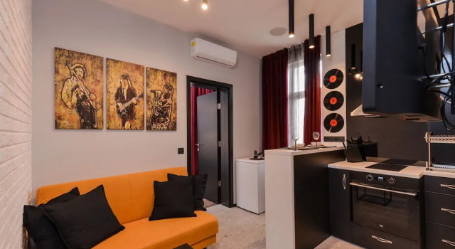 FM Luxury 1-BDR Apartment - Rock'n'Roll, Забронировать Апартаменты/квартира Отели Софии с парковкой, рядом с Президентство, Парковка