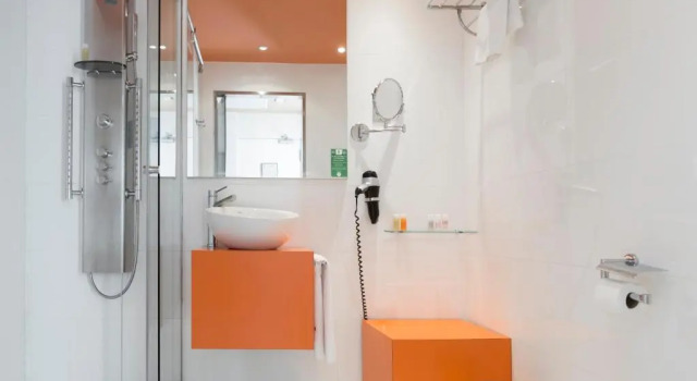 Четырёхместный номер Petit Palace Plaza Málaga