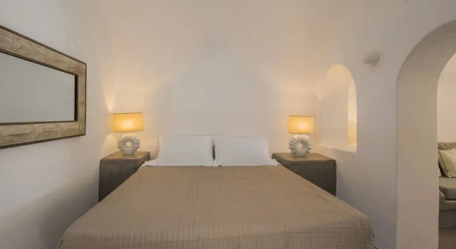 Трёхместный люкс Classic AQUA SERENITY LUXURY SUITES SANTORINI